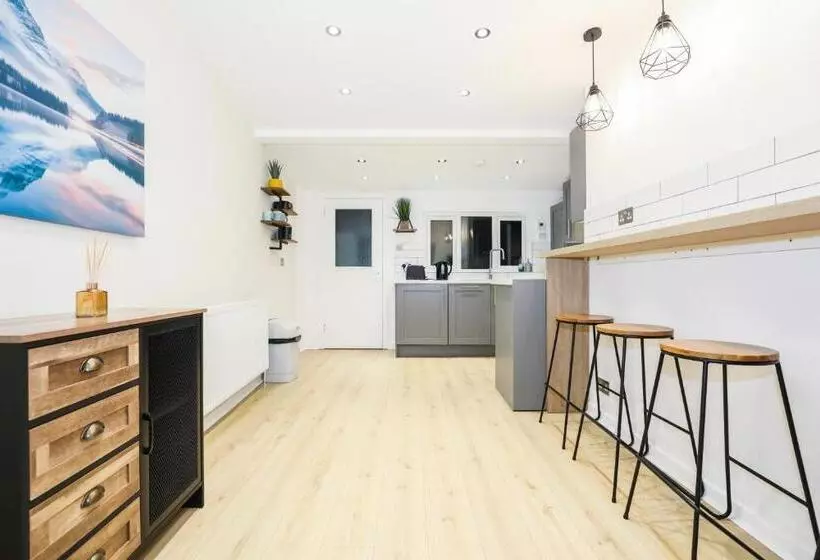 ペンション Mystayinn Tomnahurich Guest House