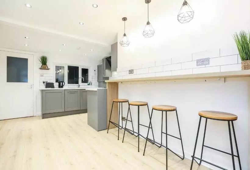 ペンション Mystayinn Tomnahurich Guest House