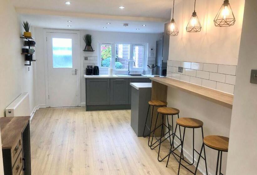 펜션 Mystayinn Tomnahurich Guest House