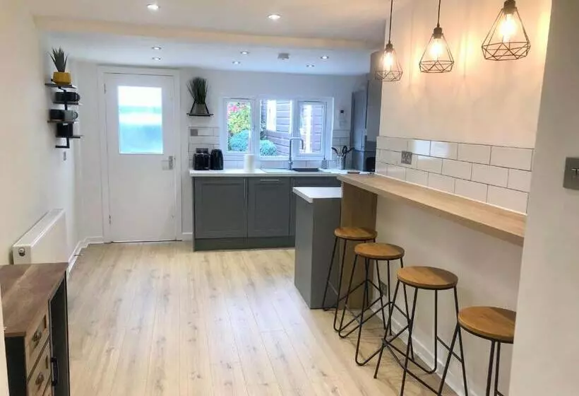 ペンション Mystayinn Tomnahurich Guest House