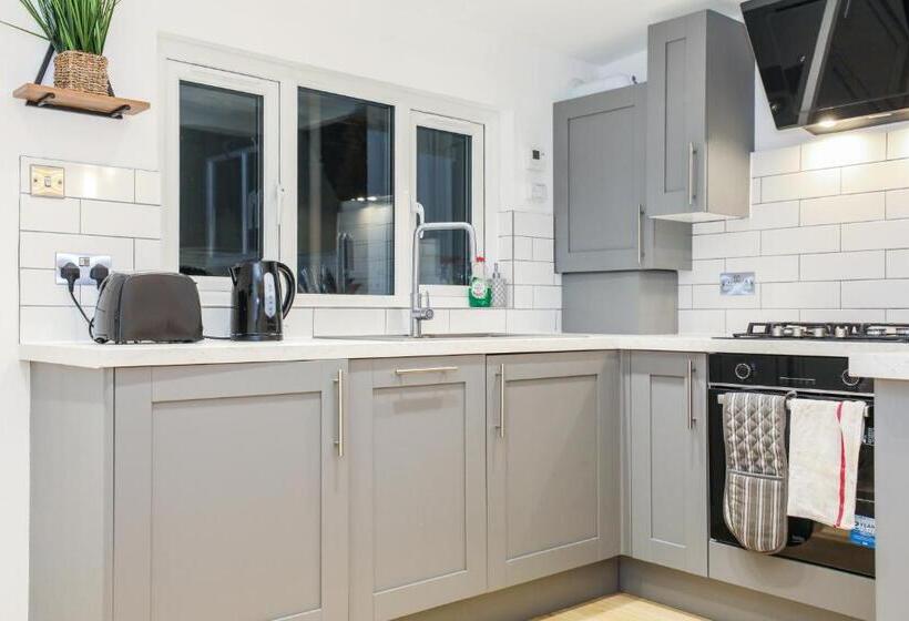 펜션 Mystayinn Tomnahurich Guest House