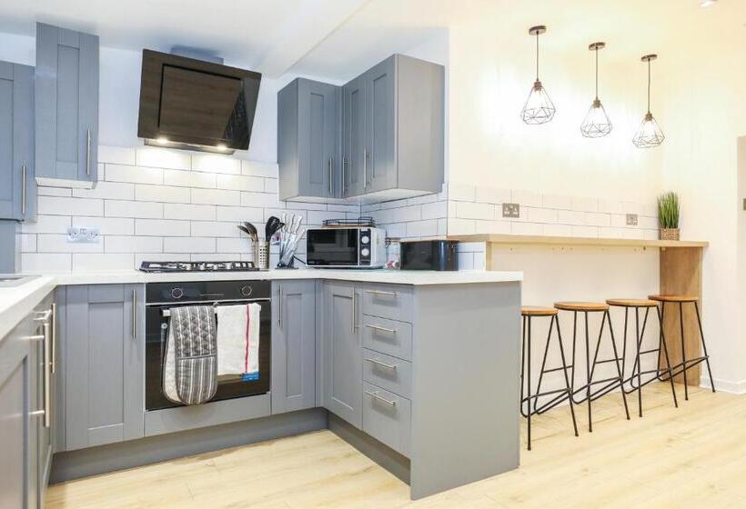 펜션 Mystayinn Tomnahurich Guest House