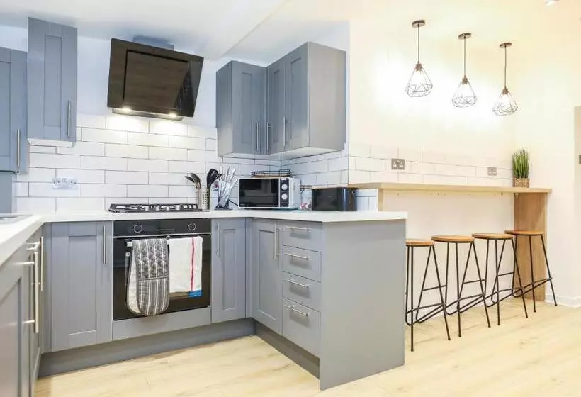 ペンション Mystayinn Tomnahurich Guest House