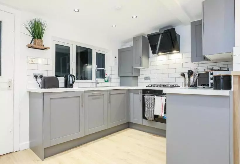 ペンション Mystayinn Tomnahurich Guest House