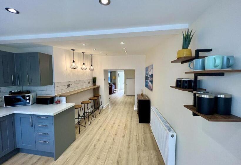 펜션 Mystayinn Tomnahurich Guest House