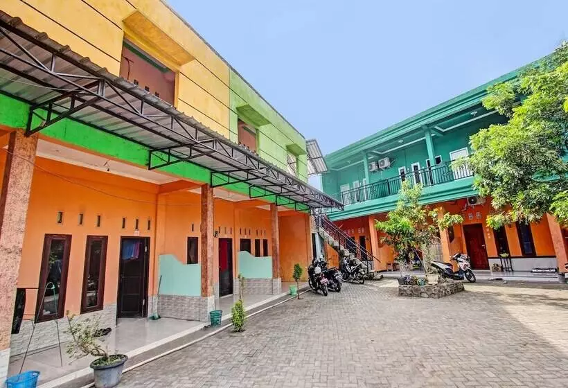 هتل Spot On 91771 Homestay Bang Haji