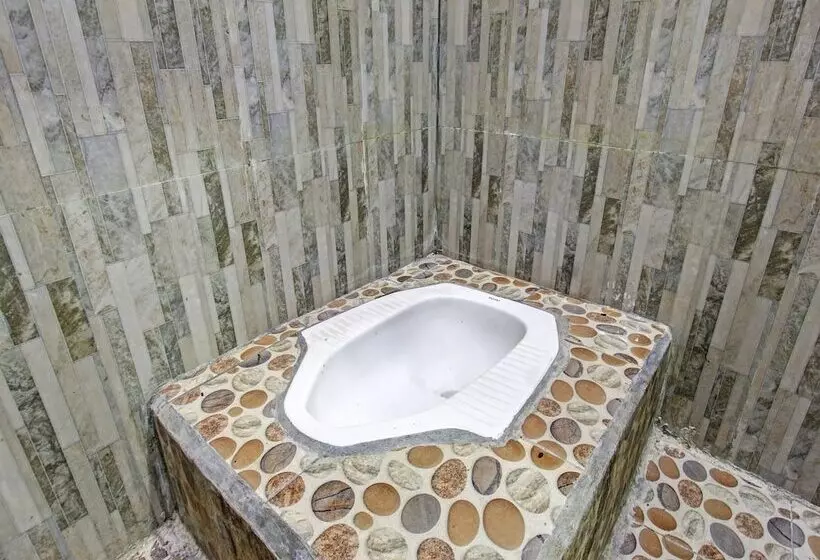 هتل Spot On 91771 Homestay Bang Haji