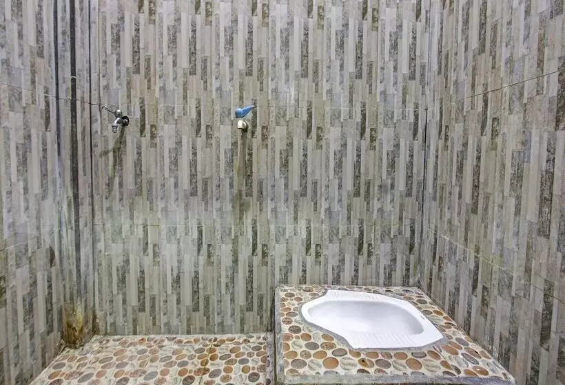 هتل Spot On 91771 Homestay Bang Haji