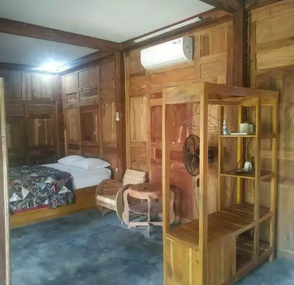 Majatalo Omah Kayu Jagalan