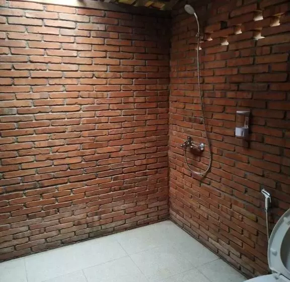 Majatalo Omah Kayu Jagalan