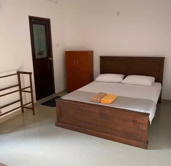 Majatalo Surf & Work Ceylon   Madiha