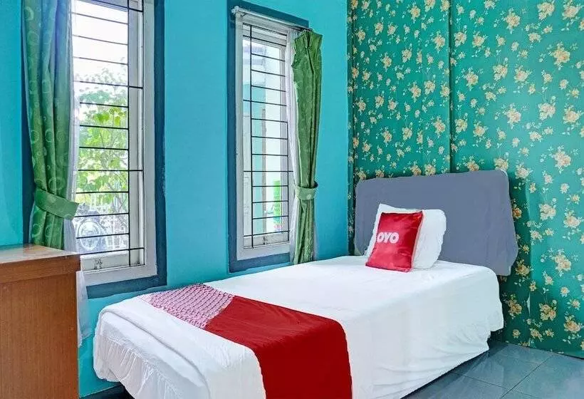 ホテル Oyo 91731 Home Stay Elis Cateliya