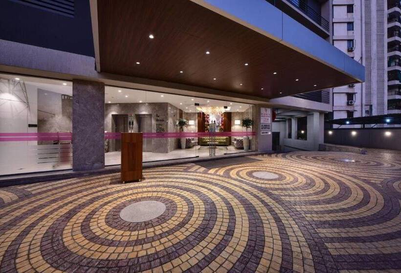 هتل Regenta Fairlark Vadodara