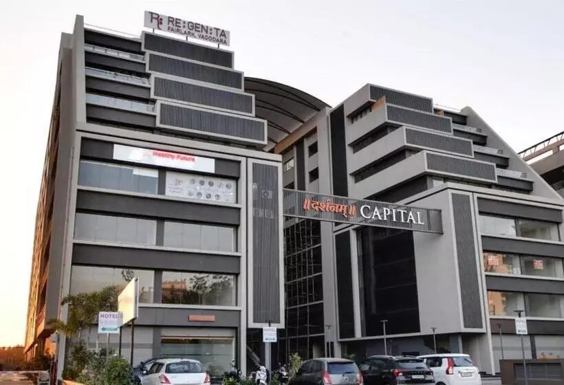 ホテル Regenta Fairlark Vadodara