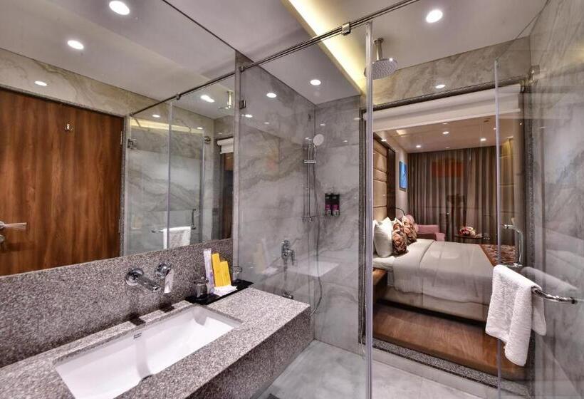 هتل Regenta Fairlark Vadodara