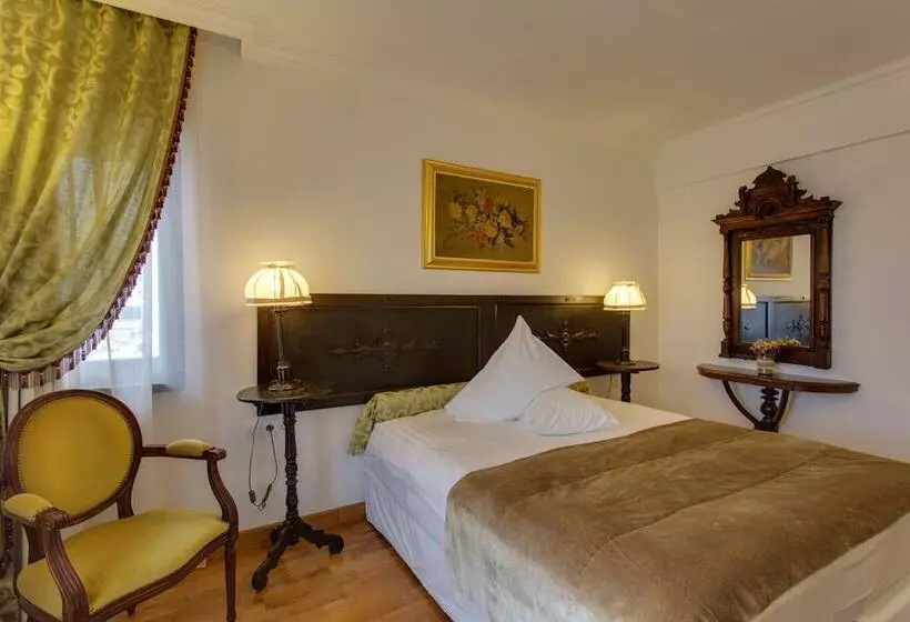 هتل Casa Din Bran Inn Cuisine