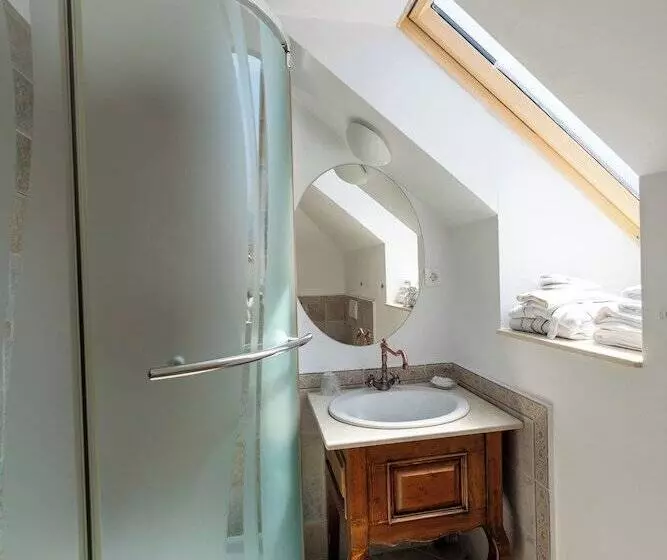 هتل Casa Din Bran Inn Cuisine