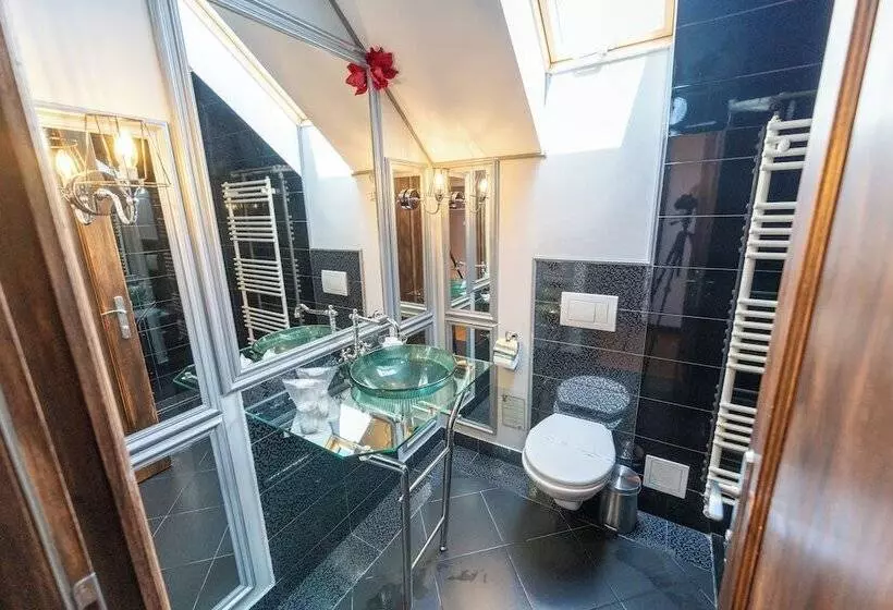 هتل Casa Din Bran Inn Cuisine