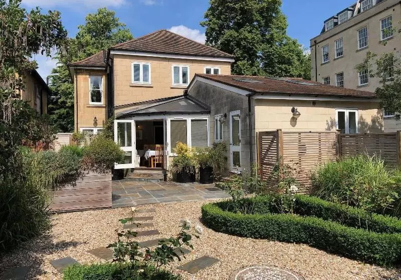 هتل Chestnuts House Boutique B&b