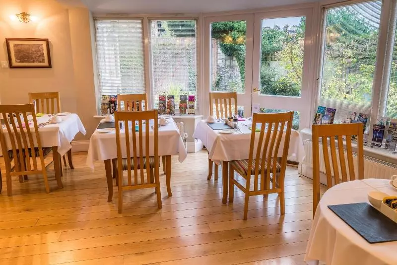 هتل Chestnuts House Boutique B&b