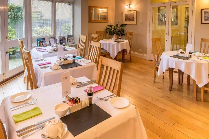 هتل Chestnuts House Boutique B&b