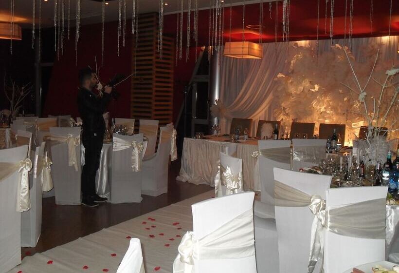 בית מלון כפרי Class