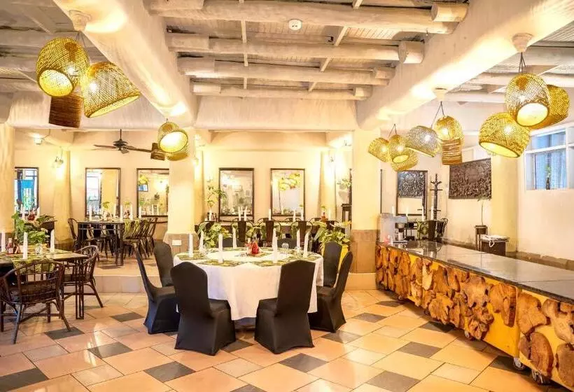 هتل Forest Cottages