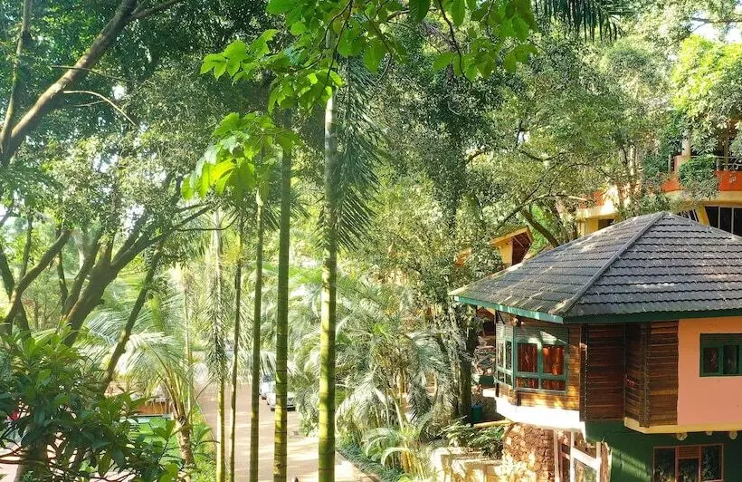 هتل Forest Cottages