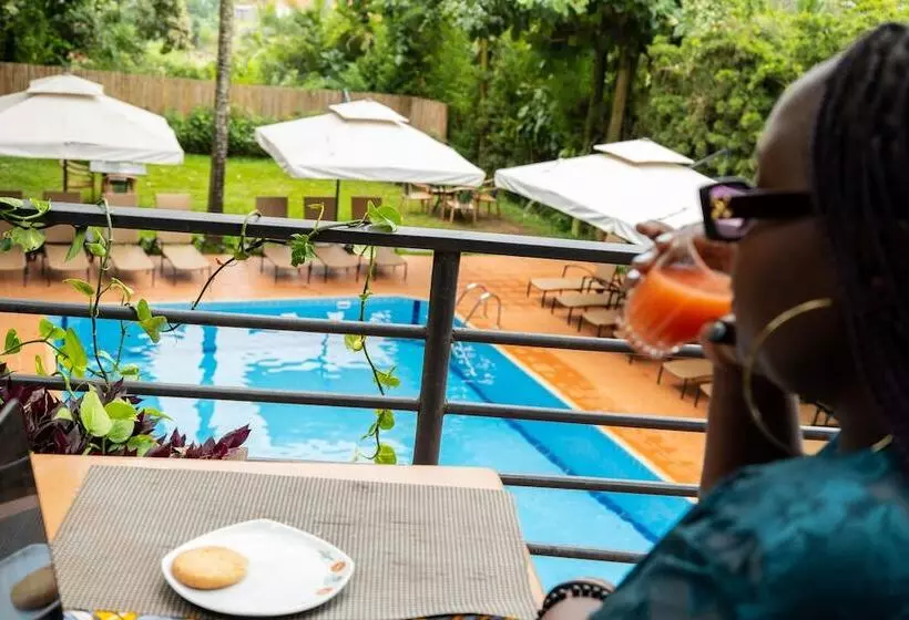 هتل Forest Cottages