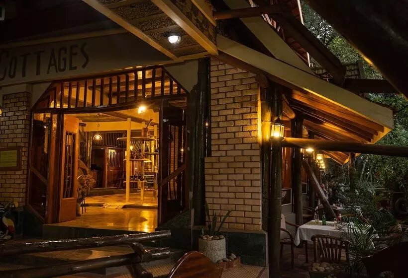 هتل Forest Cottages