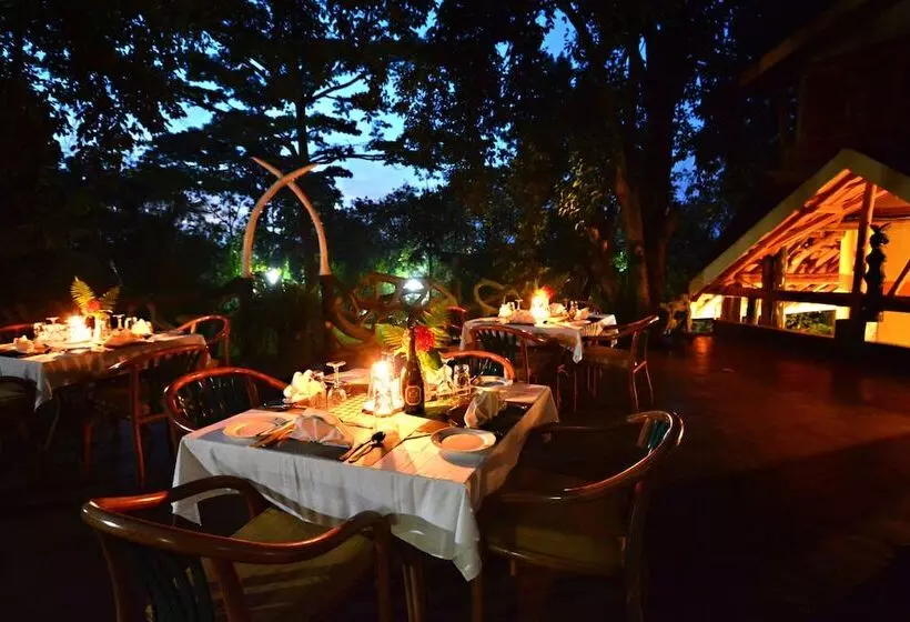 هتل Forest Cottages