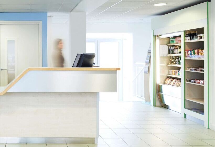 בית מלון כפרי Ibis Budget Newport