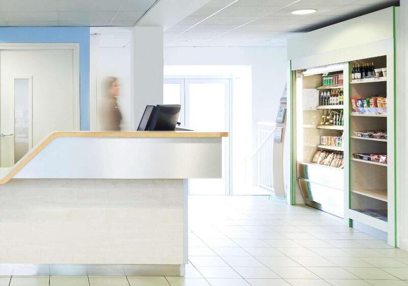 בית מלון כפרי Ibis Budget Newport