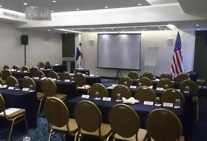 Отель Ramada Plaza By Wyndham Panama Punta Pacifica