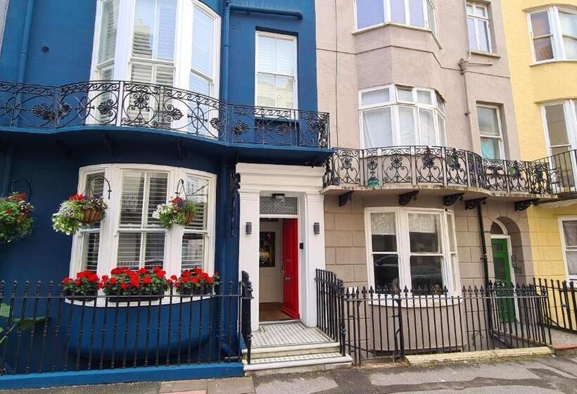 Hotell Red Brighton Blue