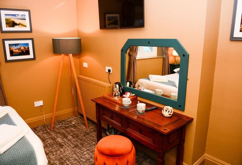 ペンション Plough Inn