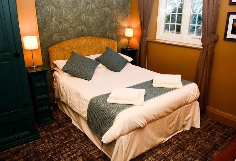 ペンション Plough Inn