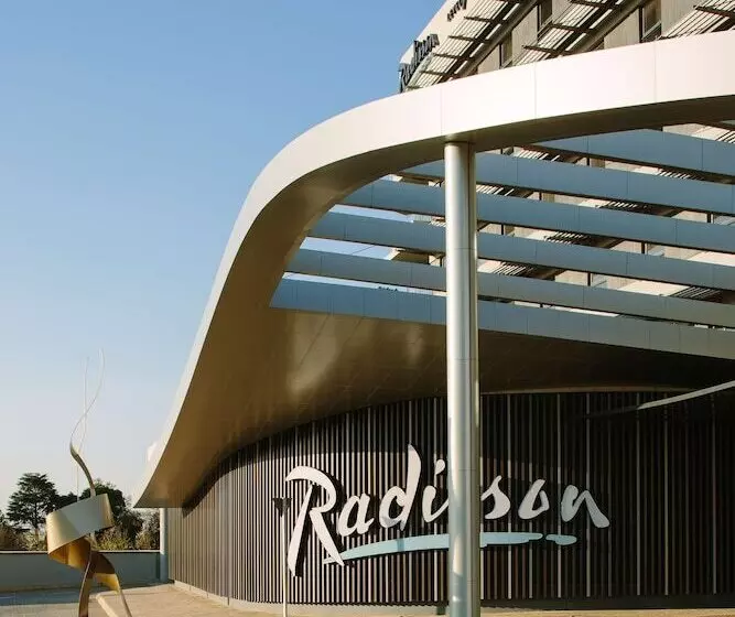 Radisson Hotel And Convention Centre Or Tambo Airport