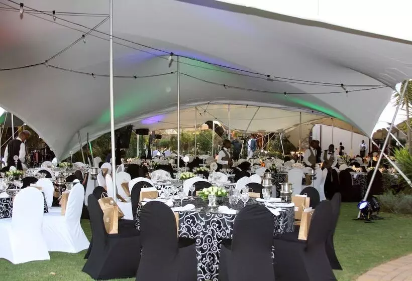 Radisson Hotel And Convention Centre Or Tambo Airport