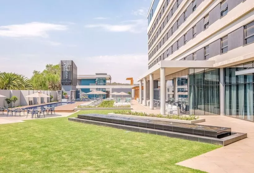 Radisson Hotel And Convention Centre Or Tambo Airport