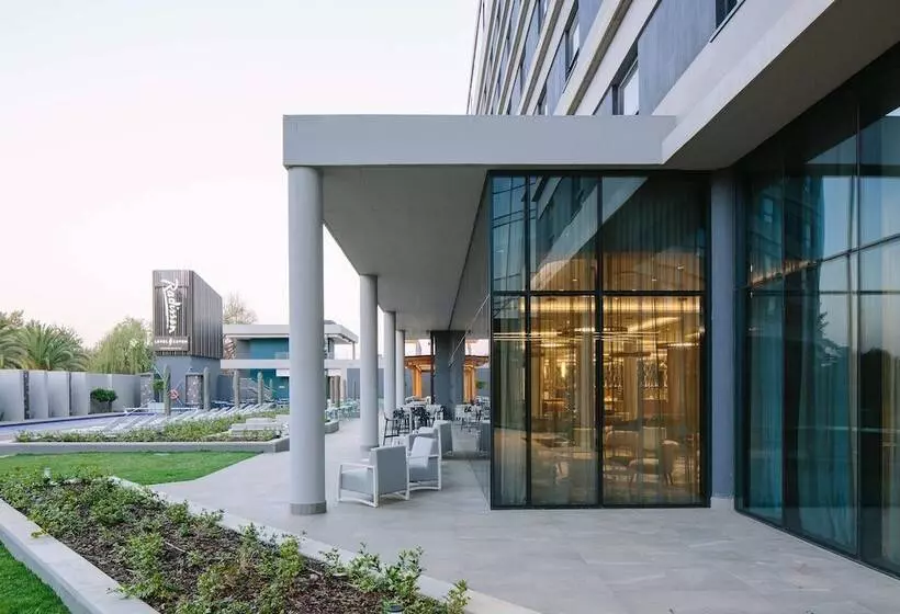 Radisson Hotel And Convention Centre Or Tambo Airport