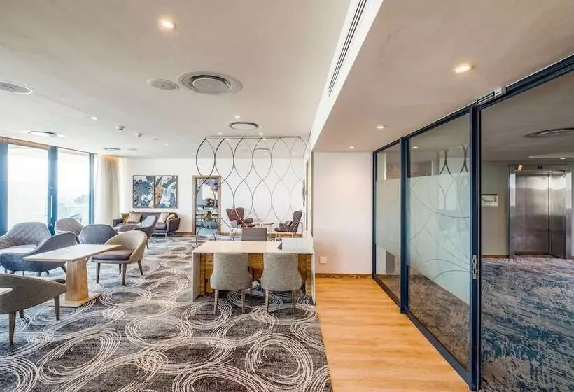 Radisson Hotel And Convention Centre Or Tambo Airport