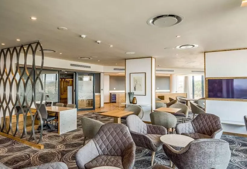 Radisson Hotel And Convention Centre Or Tambo Airport