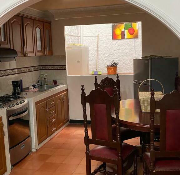 Pension La Casona Hostal