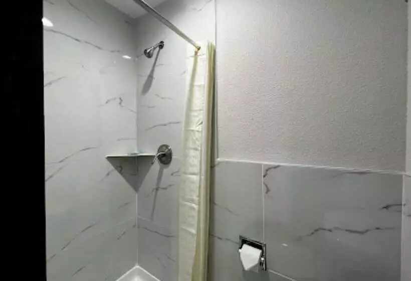 هتل Bishop Arts Suites