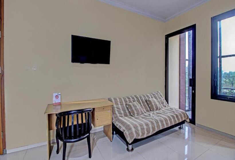 Отель Collection O 91666 Meyli Guesthouse