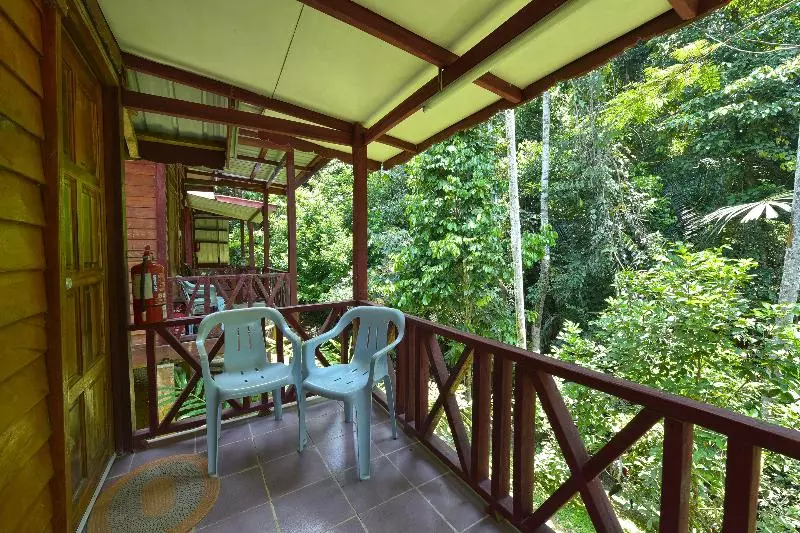 ホテル Oyo 90630 Mat Leon Village