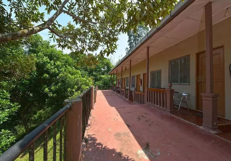 ホテル Oyo 90630 Mat Leon Village