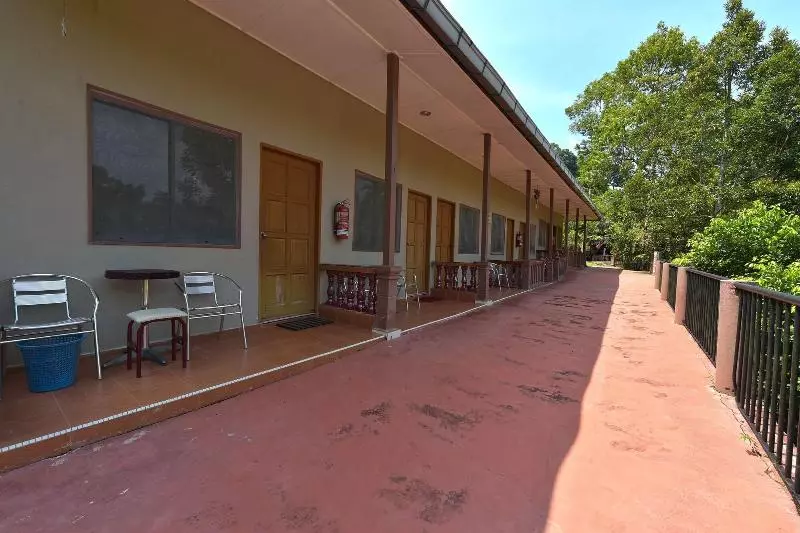 ホテル Oyo 90630 Mat Leon Village