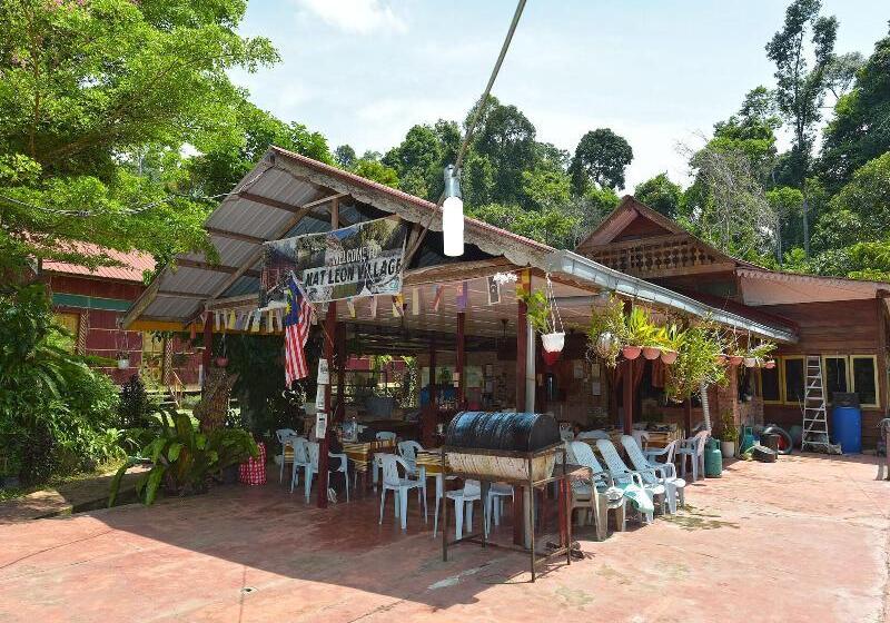 בית מלון כפרי Oyo 90630 Mat Leon Village